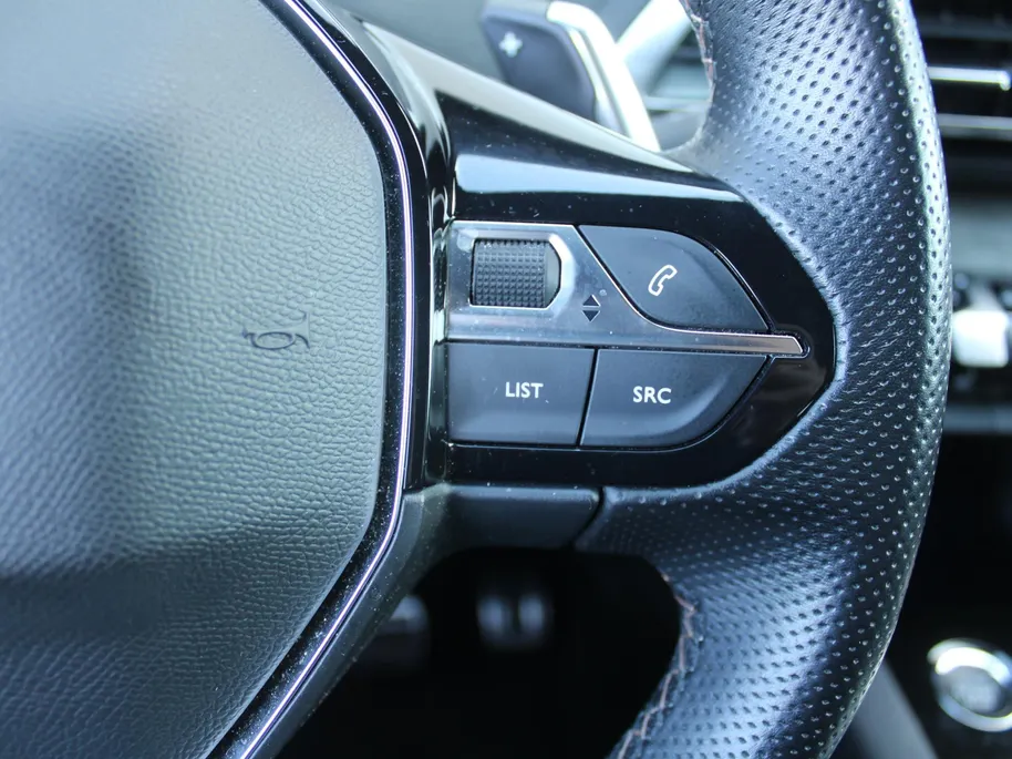 Peugeot 3008 1.2 PureTech GT | Trekhaak | Stoelverwarming | Cruise adapt. | Camera | Dodehoek detectie | 18' LM | Navi | Clima |