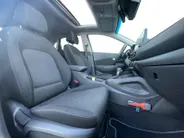 Hyundai Kona 1.6 GDI HEV Fashion Sky | Navigatie| Lichtmetalen velgen| Parkeersensoren| Schuif- kanteldak| Climate Controle| Adaptieve Cruise Controle| Dode hoeksensor|
