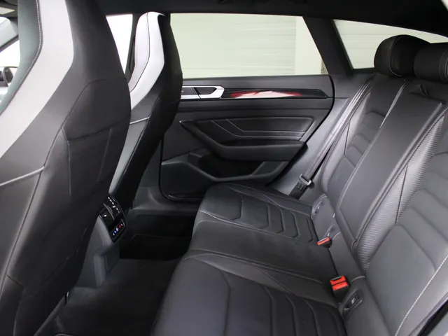 Volkswagen Arteon Shooting Brake 2.0 TSI R-Line Panoramadak | Leder | DCC | IQ-Light | 20' Nashville velgen | Harman Kardon Audio