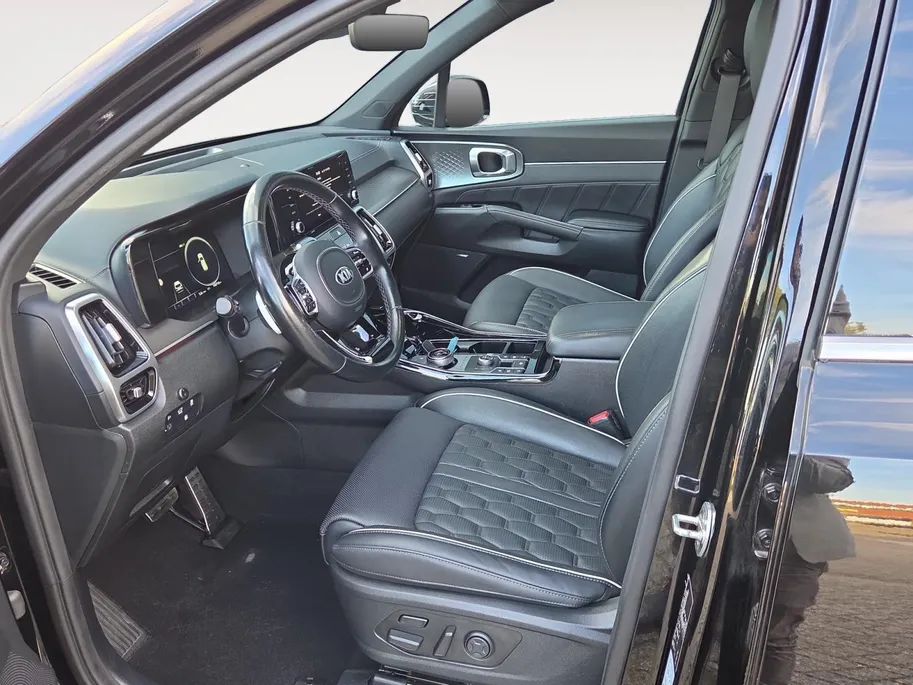 Kia Sorento 1.6 T-GDI Plug-in Hybrid 4WD ExecutiveLine 7p. | Navi | Clima | 360° Camera | Stoelventilatie | Stoel-/Stuurverwarming | Cruise Control | Keyless Entry | 7-Persoons