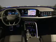 Audi Q5 S Line 299PK e-hybrid quattro · Panoramadak · 360°Camera · Trekhaak  Drive select · Garantie t/m 18-03-2031 of 100000km.