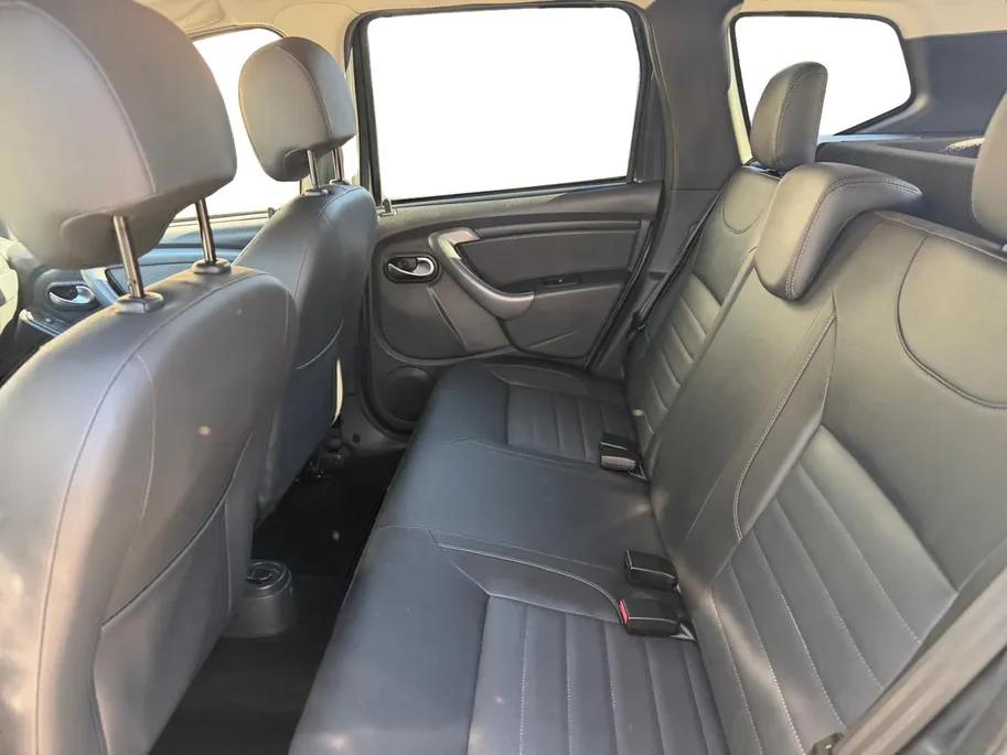 Dacia Duster 1.2 TCe Black Shadow | Trekhaak | Navigatie | Bluetooth | Cruise Control | Camera | Parkeersensoren | Onderhoudshistorie | 12 Maanden BOVAG Garantie