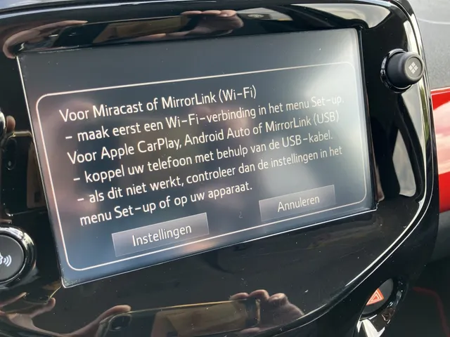 Toyota Aygo 1.0 VVT-i x-clusiv | Leder | Apple CAR Play