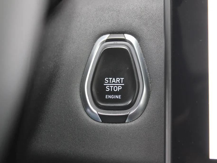 Lynk & Co 01 1.5 | PHEV | Trekhaak | Stoelverwarming | Elek. stoelverstelling + achterklep | Pano dak | Dodehoek detectie | Camera | 20' LM | HK Audio |