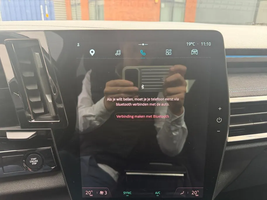 Renault Austral 1.2 E-Tech full hybrid 200 iconic | Cruise & Climate Control | Camera | Navigatie | Apple Carplay & Android Auto | Parkeersensoren | LMV | 12 Maanden BOVAG Garantie
