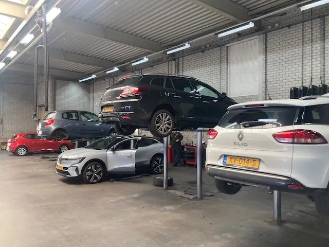 Renault Clio 1.0 TCe 92 PK Bi-Fuel Zen | 4 seizoensbanden | Airco | NAVI | parkeersensoren achter | Apple/Android car play |