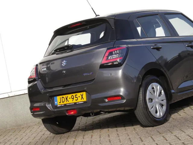 Suzuki Swift 1.2 Comfort Smart Hybrid | Navi | Adap. Cruise | Camea | Park sens