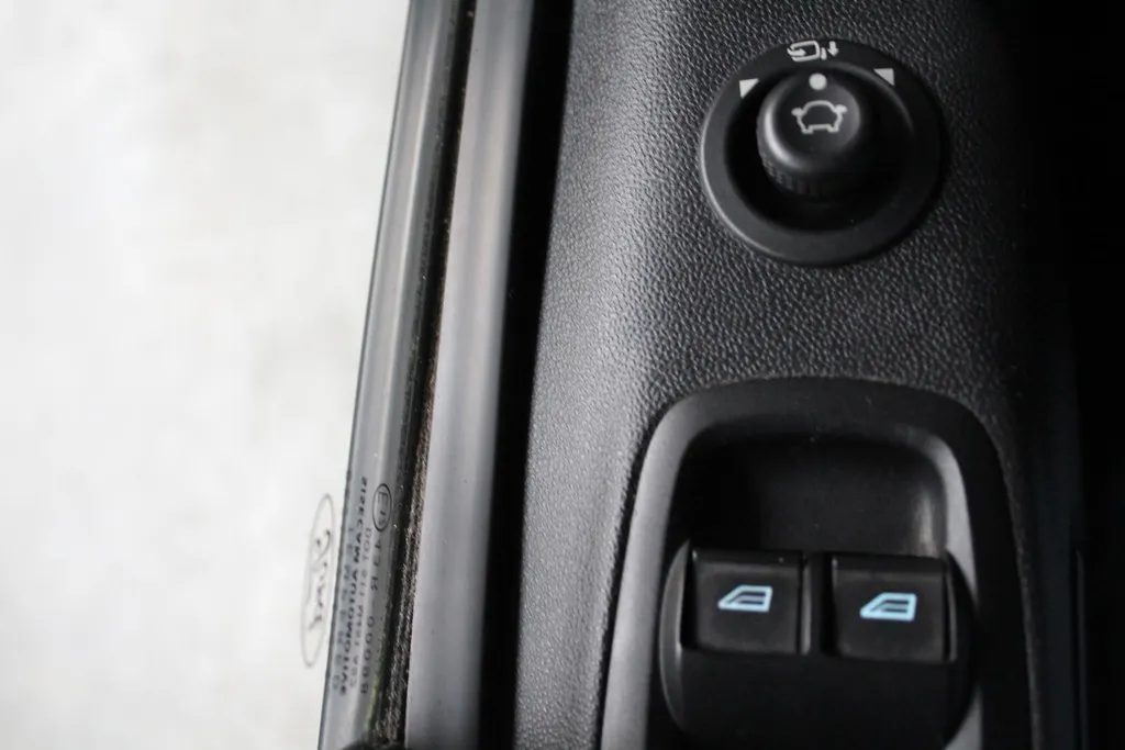 Ford Transit Custom 300 2.0 TDCI L1H1 Limited | Drivers Assistance Pack | stoel & stuur verwarming | imperiaal | Safety pack | trekhaak | Apple Carplay/Android Auto |