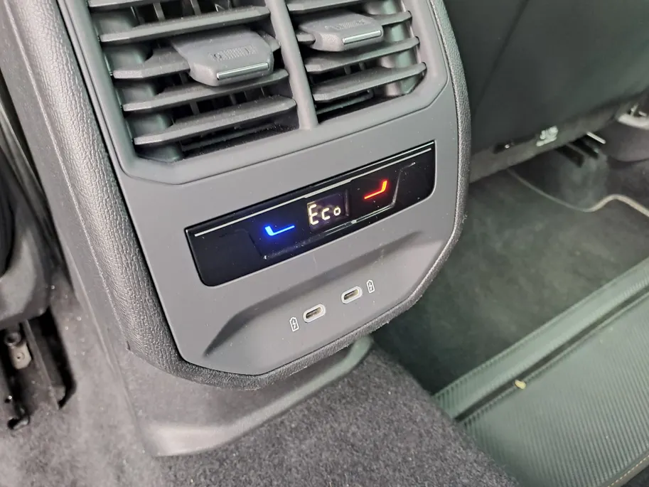 CUPRA Formentor 1.4 e-Hybrid VZ Copper Edition | Voorstoelen verwarmd | Automaat | ECC | Navi | Leer | Stuur verwarmd | Apple Carplay/Android Auto | Cruise control adaptief | SOH 93,6%