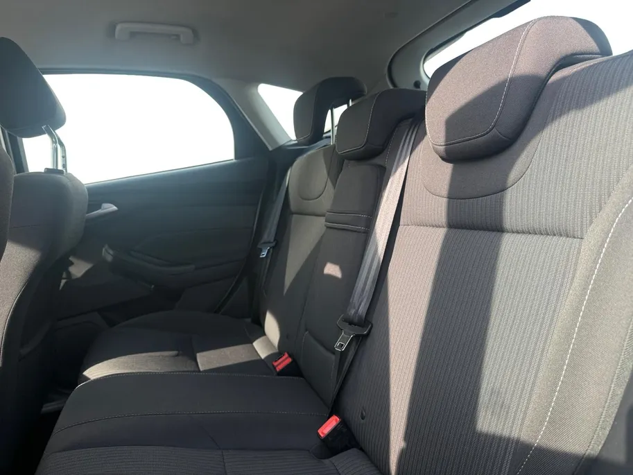 Ford Focus 1.6 TI-VCT Titanium | Automaat | Trekhaak | Zeer goed onderhouden | Voorruitverwarming | Parkeersensoren | Keyless | 12 maanden garantie! |