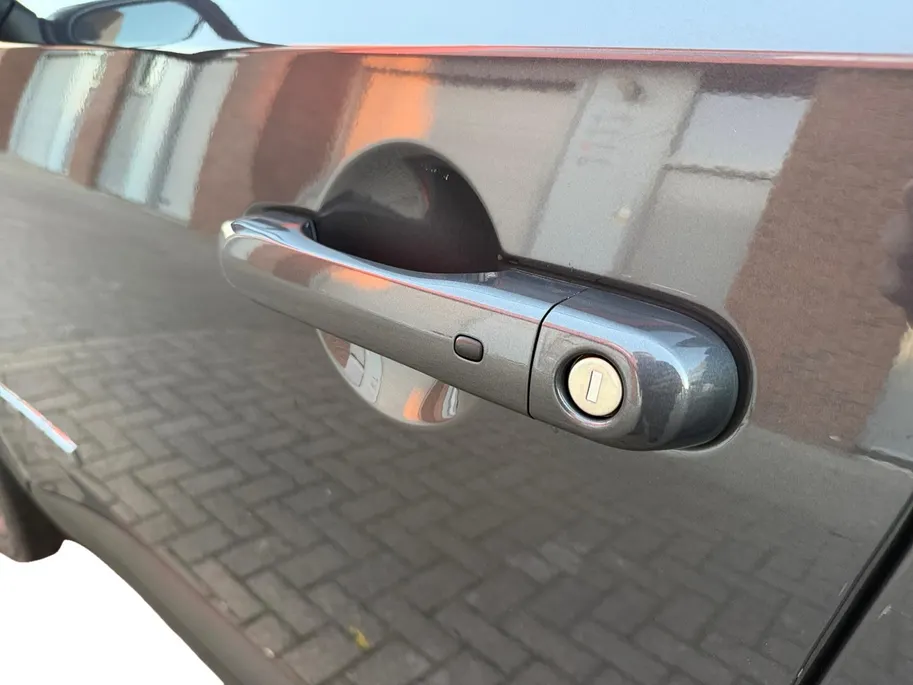 Jeep Renegade 1.5T e-Hybrid S 190PK AUTOMAAT | Black line| Lichtmetalen velgen| Parkeer sensoren V/A| Navigatie| Camera| Climate Control| 4WD drive| Leer| elec. stoel| Reservewiel|