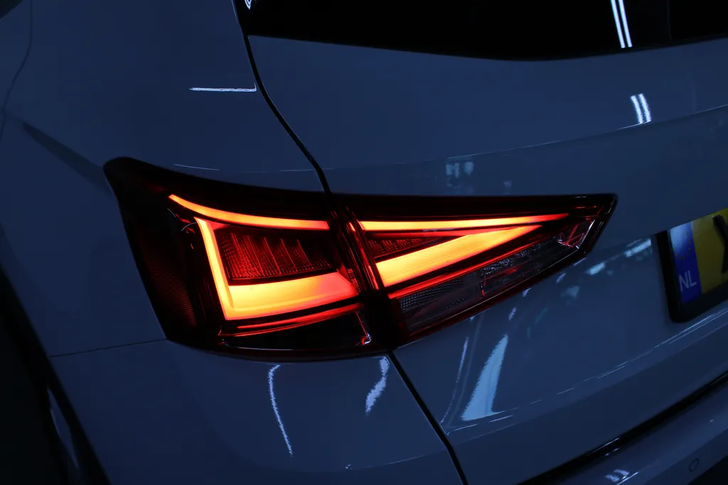 SEAT Arona 1.0 TSI FR / Full LED Verlichting / 17'' LMV /