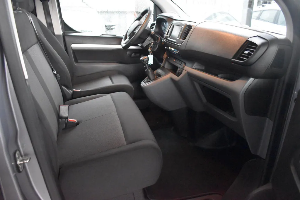Citroën Jumpy 2.0 BlueHDI DC 120 XL Driver Dubbele Cabine Citroen Jumpy 2.0 BlueHDI 120 XL Driver Dubbele Cabine |Zeer nette auto| Lichtmetalen velgen| Achteruitrijcamera| Lock systeem|