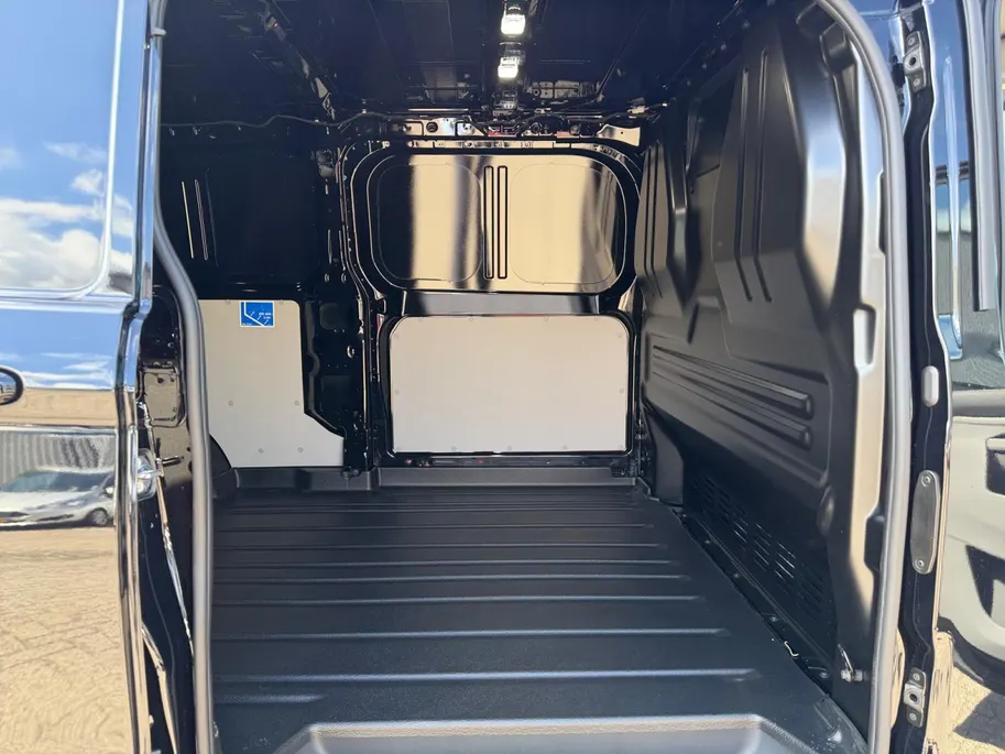 Ford E-Transit Custom 340 L2H1 Limited 71 kWh | Direct Leverbaar | 0,99% Financiering | 352km WLTP Rijbereik | AGR-Stoelen | Driver assistance pack ultimate | 17inch lichtmetalen velgen | Laadvloer bescherming
