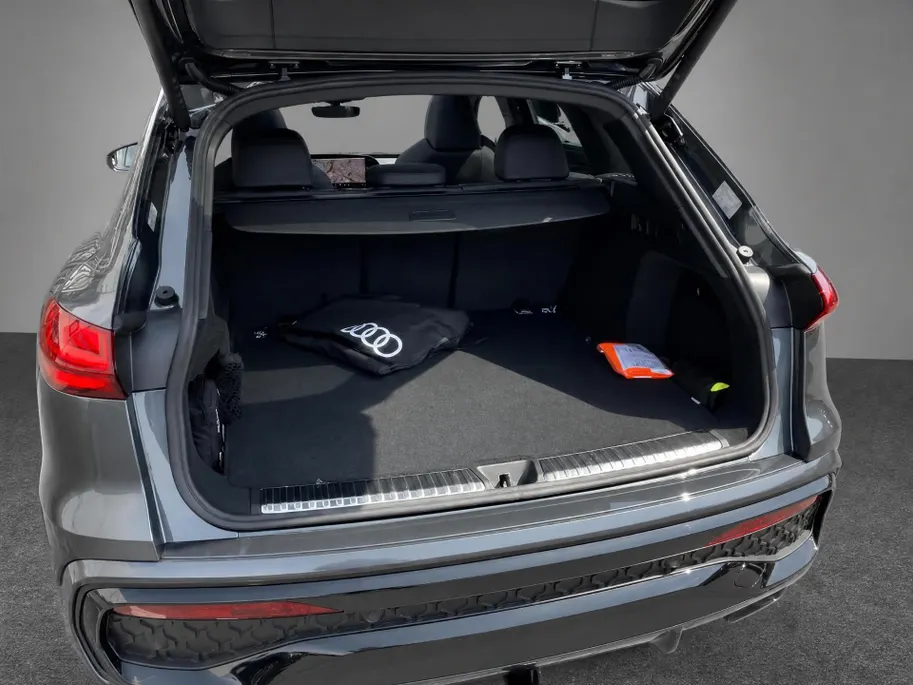 Audi Q5 2.0 TFSI e-hybrid 299PK S-tronic Quattro S Line · Panoramadak · Leder · 360 Camera · Drive select ·  Wegklapbare Trekhaak · Garantie t/m 21-05-2030 of 120000km