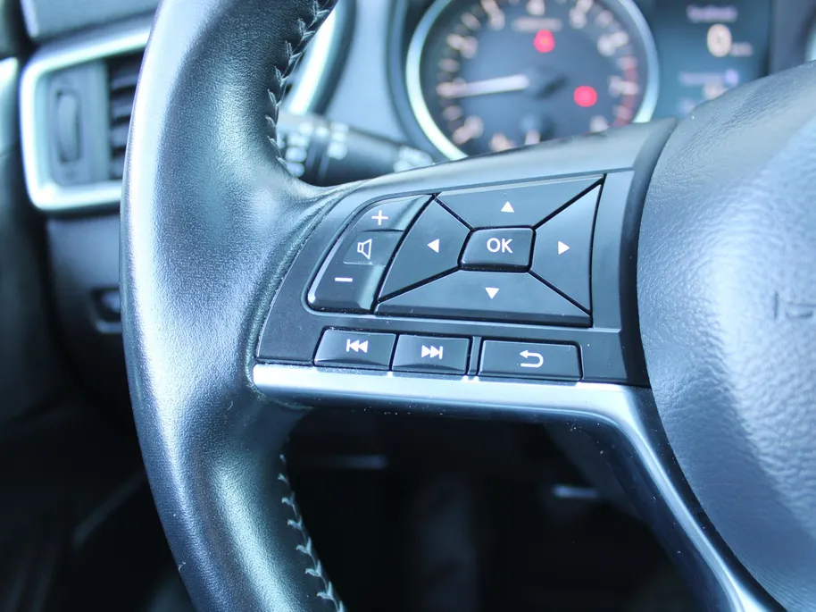 Nissan QASHQAI 1.2 Tekna | Trekhaak | 360 Camera | Pano dak | Stoel-/voorruitverwarming | Dodehoek detectie | Elek. stoelverstelling | Clima | 19' LM | 1e eigenaar |