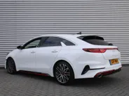 Kia ProCeed 1.6 T-GDI GT | 204PK! | Stuur-/stoelverwarming | Schuifdak | Camera | Stoelgeheugen | LED | Dodehoek detectie | Zeer nette auto | 1e eigenaar |