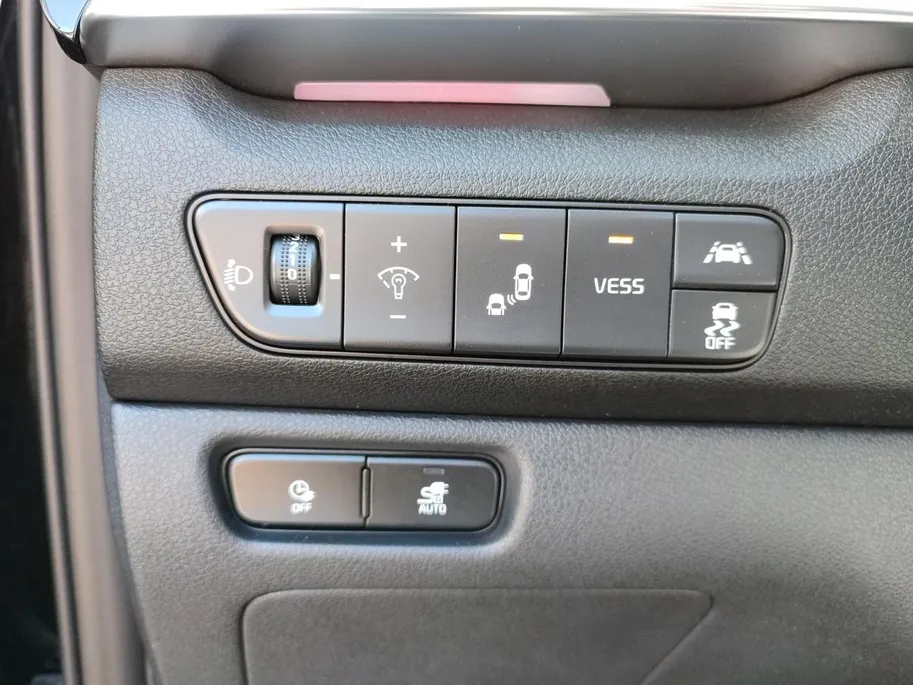 Kia e-Niro DynamicPlusLine 64 kWh | Warmtepomp! | Apple Carplay / Android Auto | Navigatiesyteem | Elektrisch Verstelbare Voorstoelen | Bestuurdersstoel + Geheugen | Stoelverwarming + Stoelkoeling | Stuurverwarming | Elektrisch Schuif / Kanteldak | Licht + Regensens