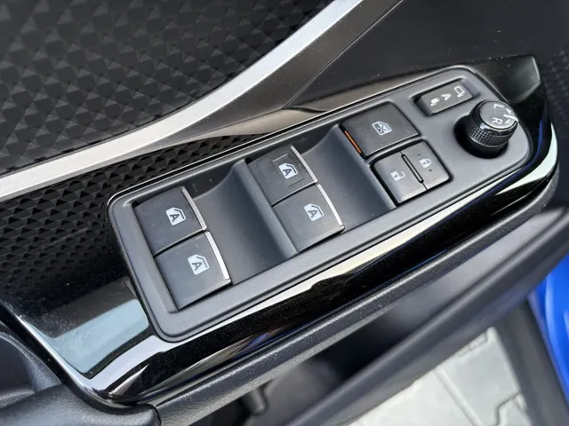 Toyota C-HR 1.8 Hybrid Style Bi-Tone | Parkeersensoren | JBL | Trekhaak
