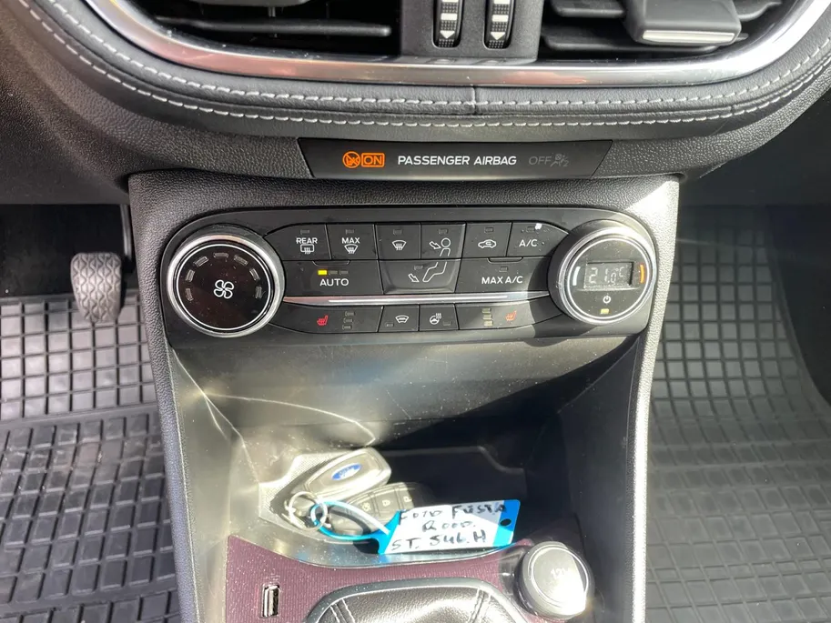 Ford Fiesta 1.0 EcoBoost Vignale 125PK | Adaptieve Cruise Control | B&O | Half leder | Camera | Keyless Entry | Privacy Glass | Winter Pack | Parkeersensoren | Navigatie | All weather banden