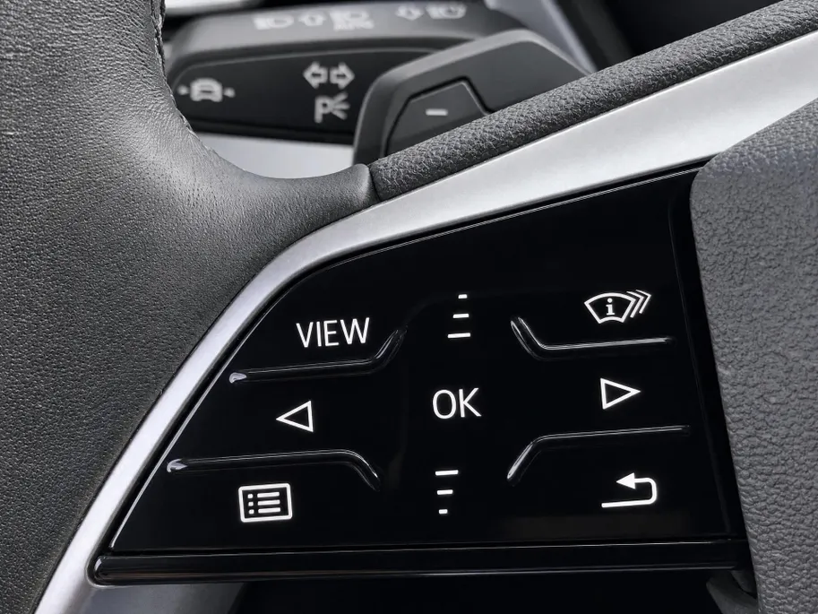 Audi Q4 e-tron 45 quattro Advanced edition 82 kWh 210kW/286PK · Panoramadak · Trekhaak · Camera · Apple/Android Car Play · Adaptive Cruise Control · Elektrische stoelverstelling · Stoelverwarming · Drive select
