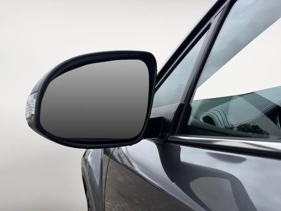 Toyota C-HR 1.8 Hybrid Bi-Tone LM VELGEN | LEDER BEKLEDING | STOELVERWARMING | CLIMA | NAVI