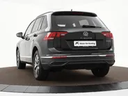 Volkswagen Tiguan 1.4 TSI eHybrid 245pk DSG Life Business · Camera · Inklap. Trekhaak · Stuur- & Stoelverwarming · Parkeerassistent · Apple/Android Car Play ·