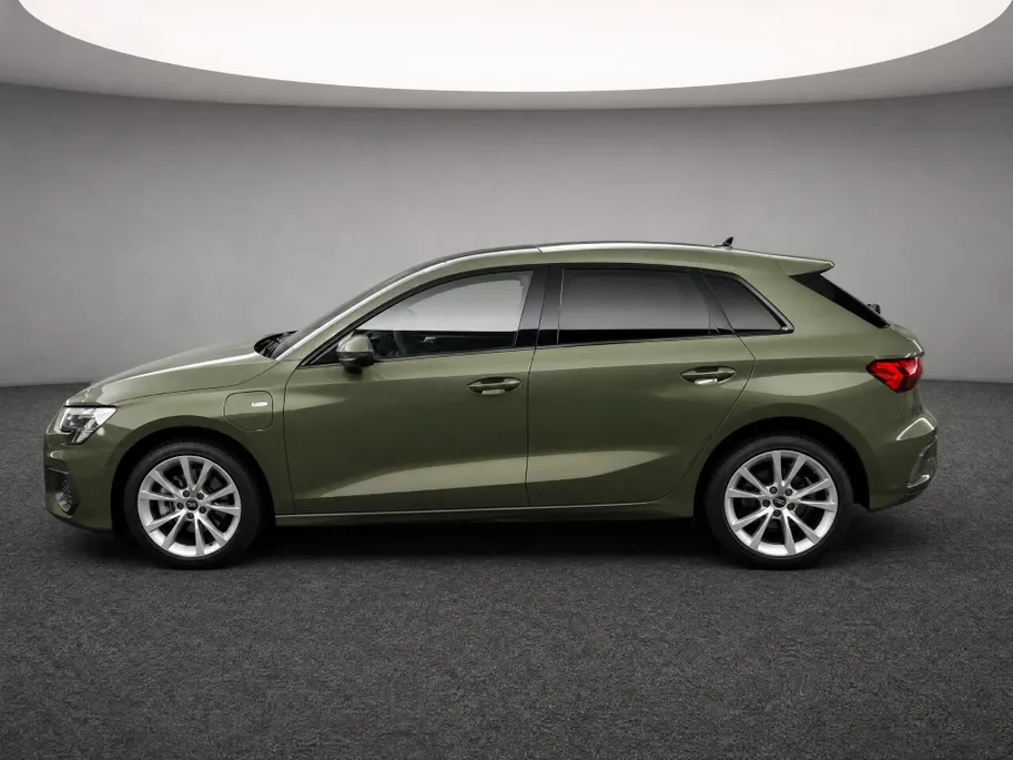 Audi A3 Sportback 40 TFSIe 204pk S edition · Camera · Panoramadak · Apple/Android Car Play · Park Assist · 17'' Inch · Garantie t/m 01-01-2030 of 100.000km