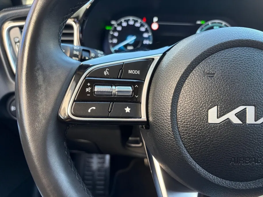 Kia XCeed 1.6 GDi PHEV Design Edition | Apple Carplay / Android Auto | Navigatiesysteem | Licht + Regensensor | Elektrisch Schuif / Kanteldak | Parkeersensoren Voor + Achter | Parkeercamera Achter | Dodehoekdetectie | Rijstrooksensor + Correctie | 18'Lichtmetalen V