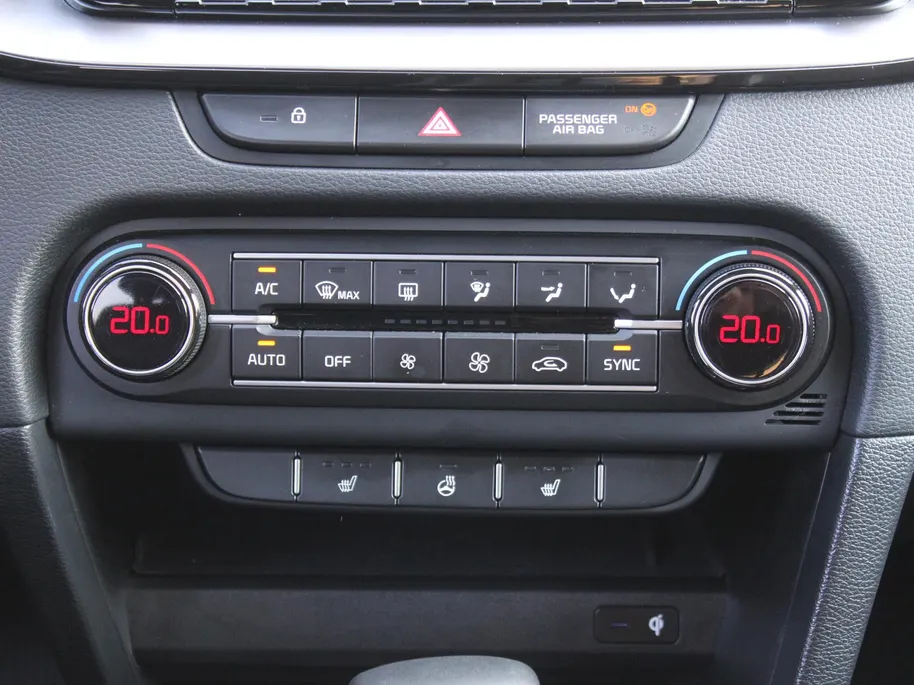 Kia Ceed Sportswagon 1.5 T-GDi DynamicPlusLine | Stoel- & stuurverwarming | Camera | Clima | Cruise adapt. | LED | Navi | Elek. achterklep | 16' LM |