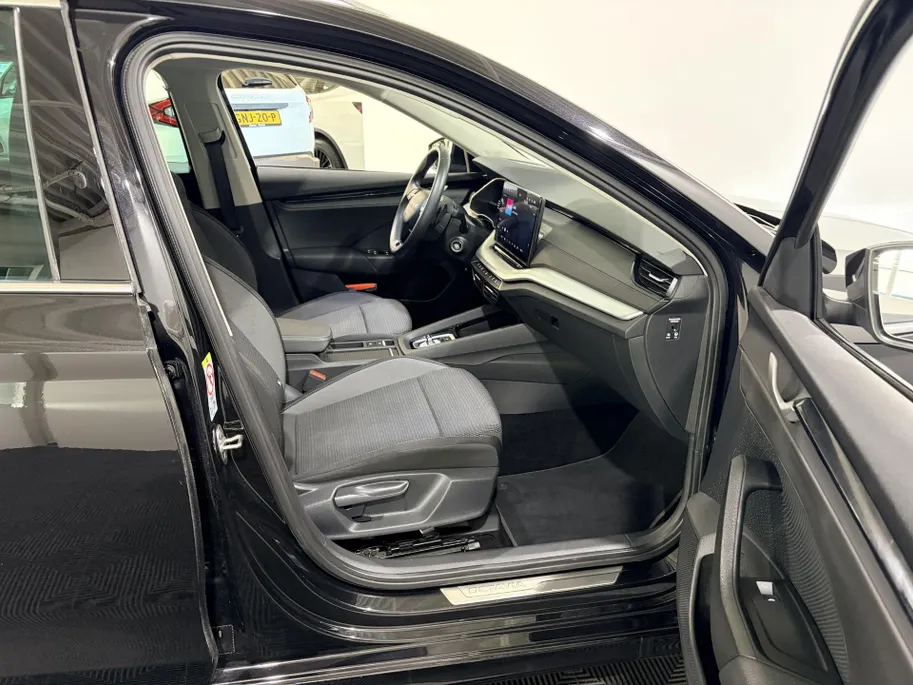 Škoda Octavia Combi 150PK TSI MHEV Business Edition Plus | Electrisch Wegklapbare Trekhaak | Navigatie | Apple Carplay/Android Auto | Climate Control | Cruise Control | Lichtmetalen Velgen | Camera | Parkeersensoren |