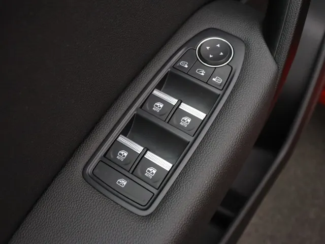Renault Captur 1.6 E-Tech Plug-in Hybrid 160PK Intens | NAVI GROOT | CAMERA | STOELVERWARMING