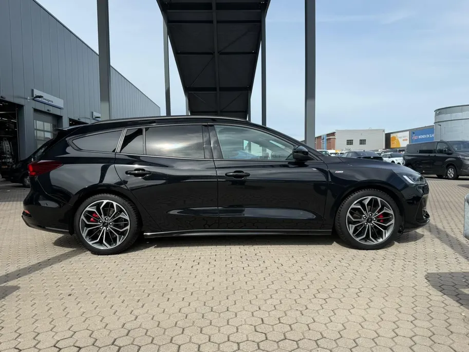 Ford Focus Wagon 1.0 EcoBoost Hybrid ST Line X AUTOMAAT | TREKHAAK | 18 INCH DESIGN | GROOT SCHERM | WINTER PACK