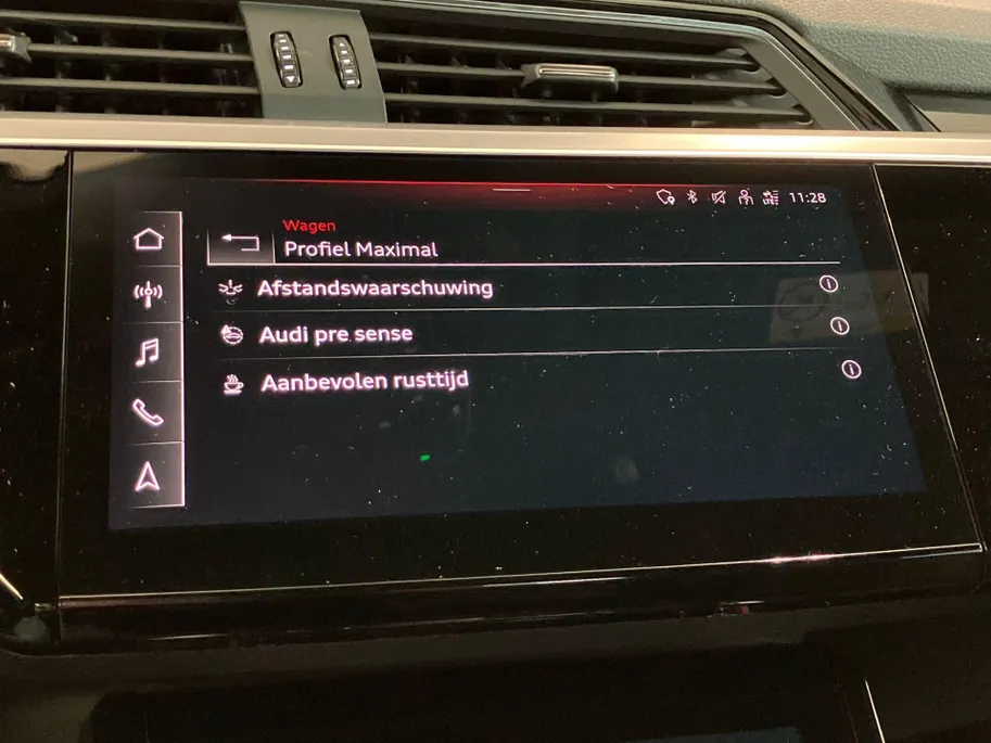 Audi e-tron 55 quattro S Line 300kW/408PK 95 kWh · Panoramadak · Camera + Parkeersensoren · Drive select
