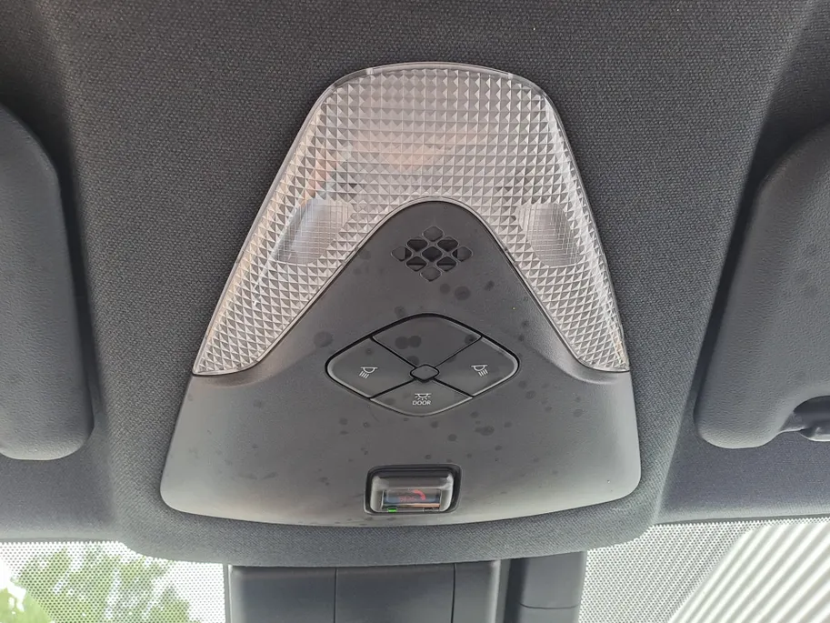 Toyota C-HR 2.0 Hybrid Executive | Automaat | Cruise control adaptief | JBL | Camera | Navigatiesysteem full map | Apple Carplay/Android Auto | LM Velgen