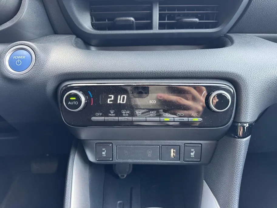 Toyota Yaris 1.5 Hybrid Style | Navigatie | Climate control | Parkeer camera | Stoel verwarming | Keyless