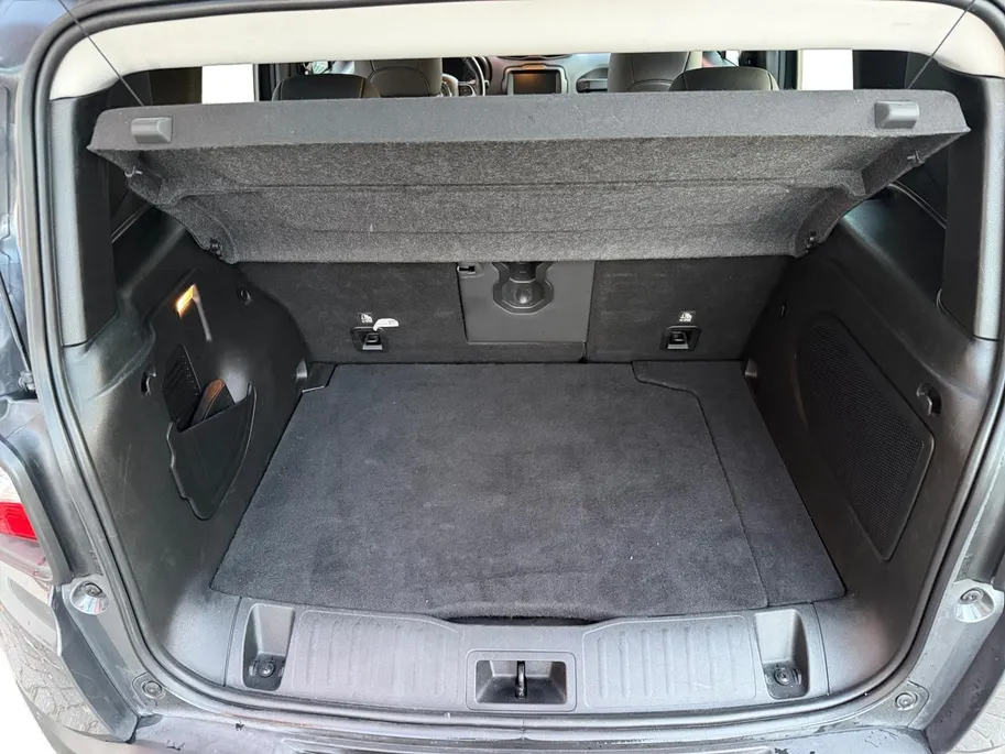 Jeep Renegade 1.5T e-Hybrid S 190PK AUTOMAAT | Black line| Lichtmetalen velgen| Parkeer sensoren V/A| Navigatie| Camera| Climate Control| 4WD drive| Leer| elec. stoel| Reservewiel|