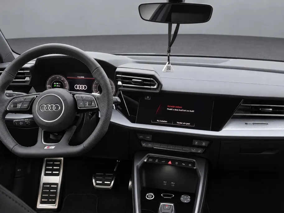 Audi A3 Sportback 40 TFSI e S edition 204 PK · Assistentiepakket rijden en parkeren plus · Optiekpakket zwart plus · Lichtpakket plus ambient light · MEGA Sale