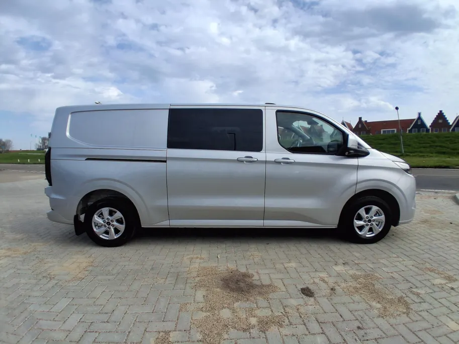 Ford Transit Custom 2.5 PHEV 233 pk L2H1 320 Limited Dubbele cabine