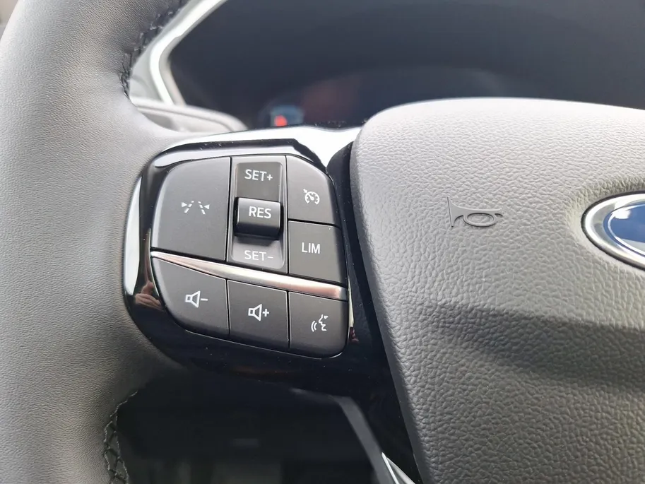 Ford Kuga 2.5 PHEV Titanium | Panoramadak | Camera | Navigatie | Climate Control | Draadloze Apple Carplay&Android Auto | 17' Lichtmetaal | Parkeersensoren |
