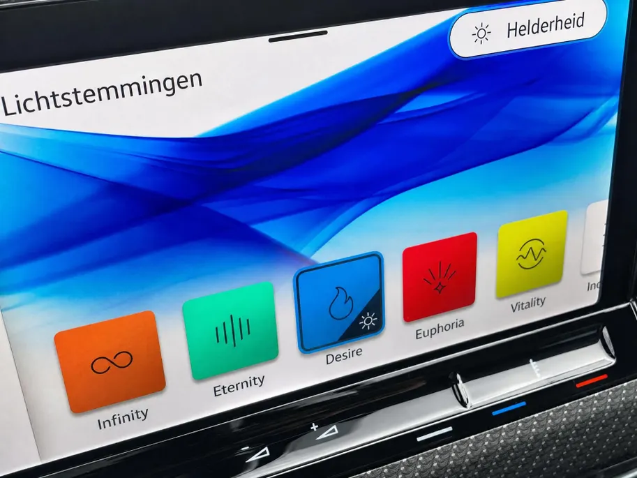 Volkswagen Golf Variant 1.5eTSI/130PK R-Line · Navigatie · Apple/Android Car Play · Camera + Parkeersensoren · Stoelverwarming ·  Garantie t/m 12-01-2028 of 100.000km