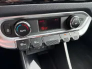 Kia Rio 1.2 CVVT ExecutiveLine Navigatie| Stoel verwarming| Camera| Lichtmetalen velgen| donker getint glas| Climate Control