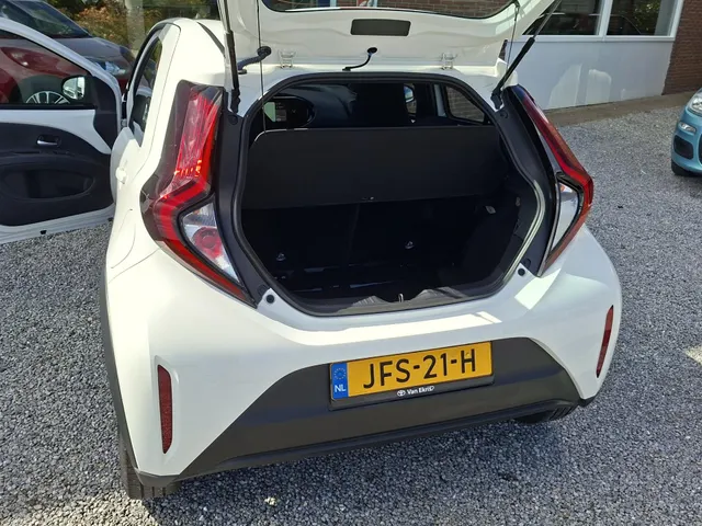 Toyota Aygo X 1.0 VVT-i MT Play CAMERA | CRUISE | NL-auto | rijklaarprijs !!