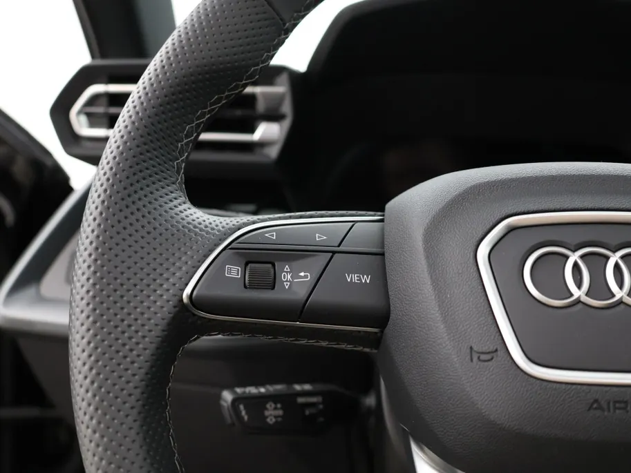 Audi A3 Sportback 45 TFSIe 272pk S-tronic S edition Competition · Panoramadak · Sonos Audio · Camera · Head-Up · Apple/Android Car Play · 18'' Inch · Garantie t/m 28-09-2030 of 100.000km
