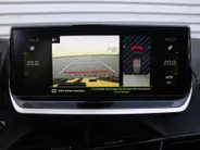 Peugeot 208 1.2 PureTech GT Pack | Stoelverwarming | Pano dak | Camera | Cruise adapt. | Dodehoek detectie | 17' LM | Navi | Clima | Leer/alcantara sportstoelen |