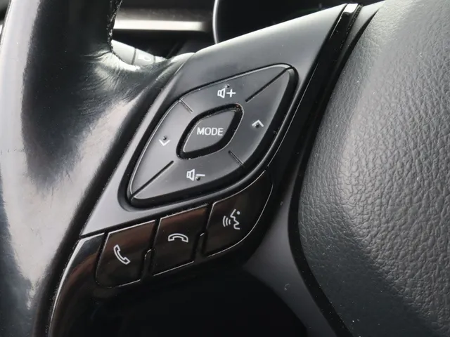 Toyota C-HR 1.8 Hybrid Style Trekhaak | All Seasonbanden | Stuur en stoelverwarming