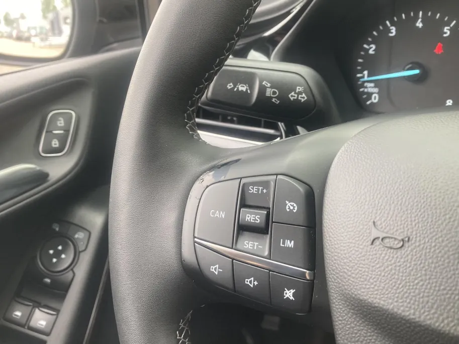 Ford Fiesta 1.0 EcoBoost 125 pk Hybrid Titanium Apple Carplay/ Android Auto - Winter Pack -Climate Control