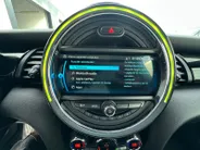 MINI 3-Deurs 1.5 Cooper | Automaat | John Cooper Works | Navigatie | Parkeersensoren | Stoelverwarming | Cruise & Climate Control | Dealer Onderhouden | 12 Maanden BOVAG Garantie