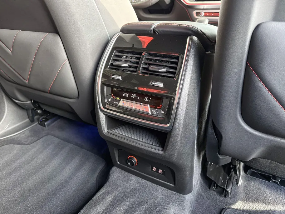 BMW XM PHEV Label Red 30 kWh
