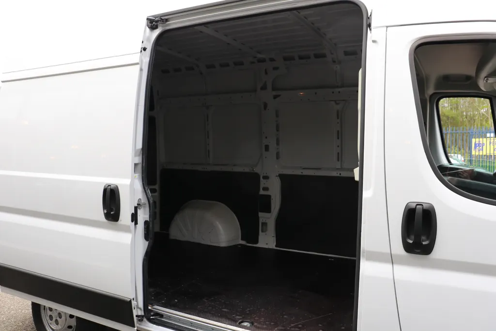 Peugeot Boxer 335 2.2 BlueHDi 140 L2H2 Pro EX.BTW